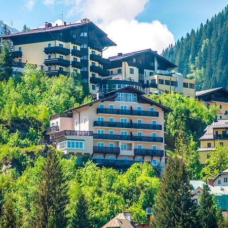 Picturesque With Terrace Apartment *